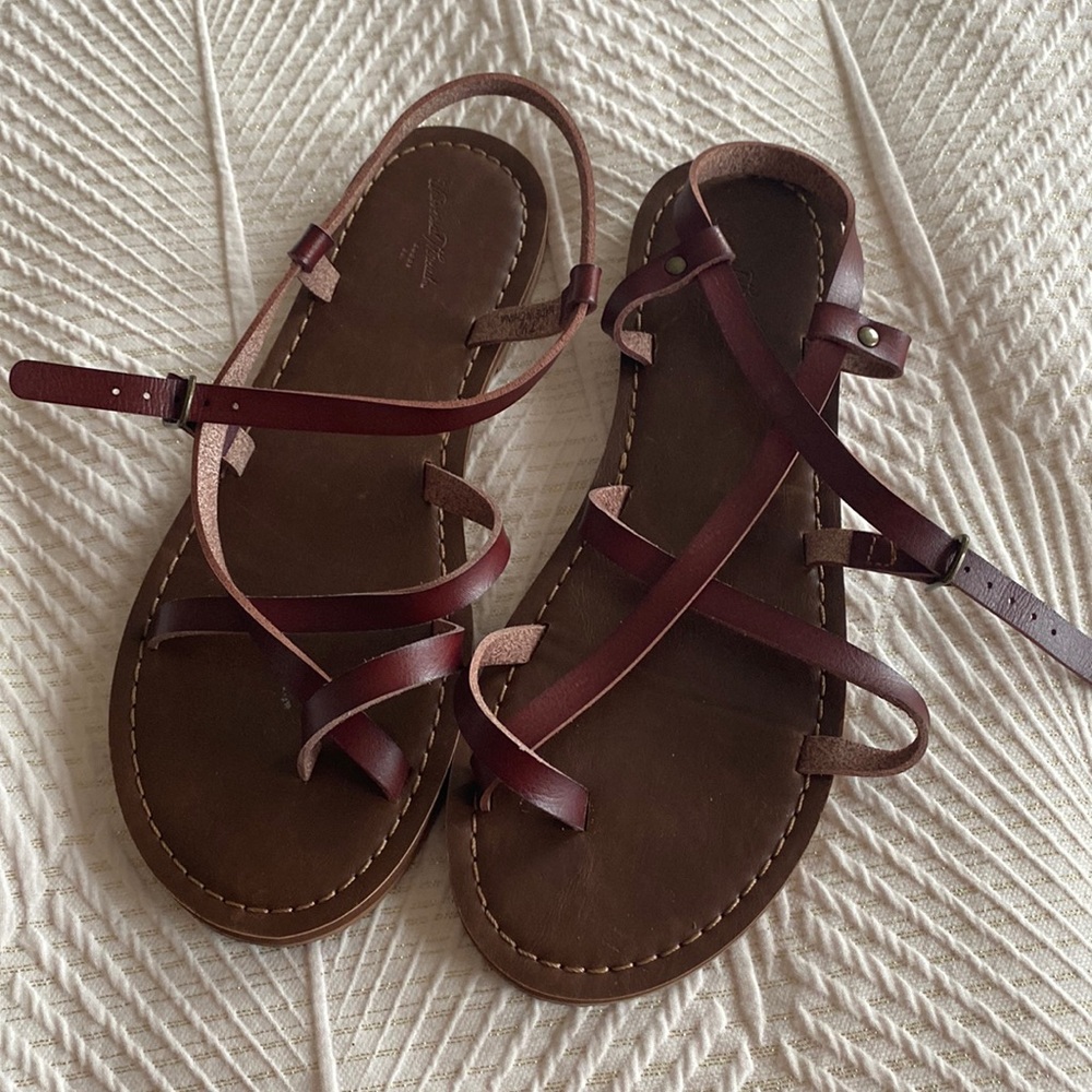 Universal Thread Brown Strappy Sandals 7.5